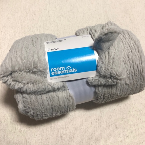 NWT! Room Essentials ribbed plush throw blanket - Picture 2 of 3